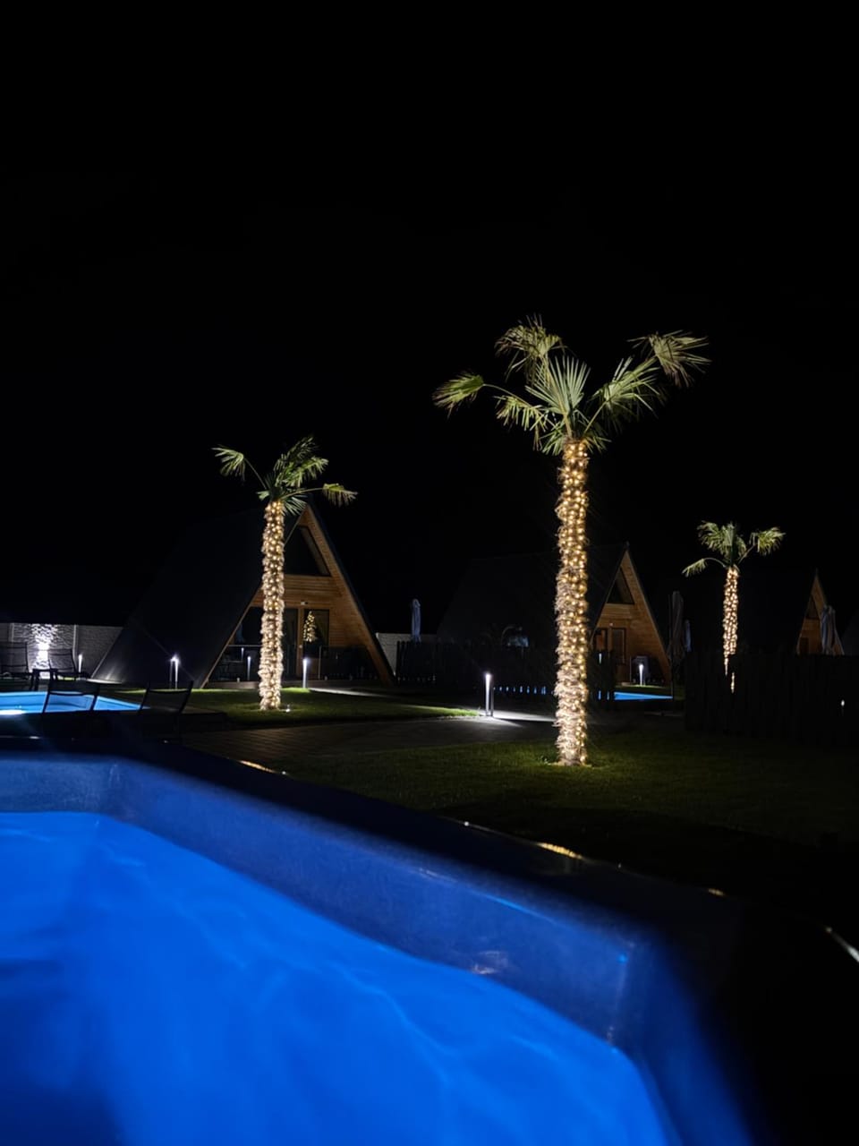 Property building, Garden, Swimming pool