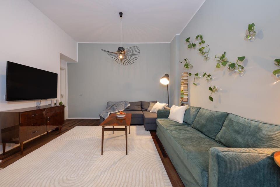 TV and multimedia, Living room, Photo of the whole room, Seating area, Evening entertainment, Bedroom