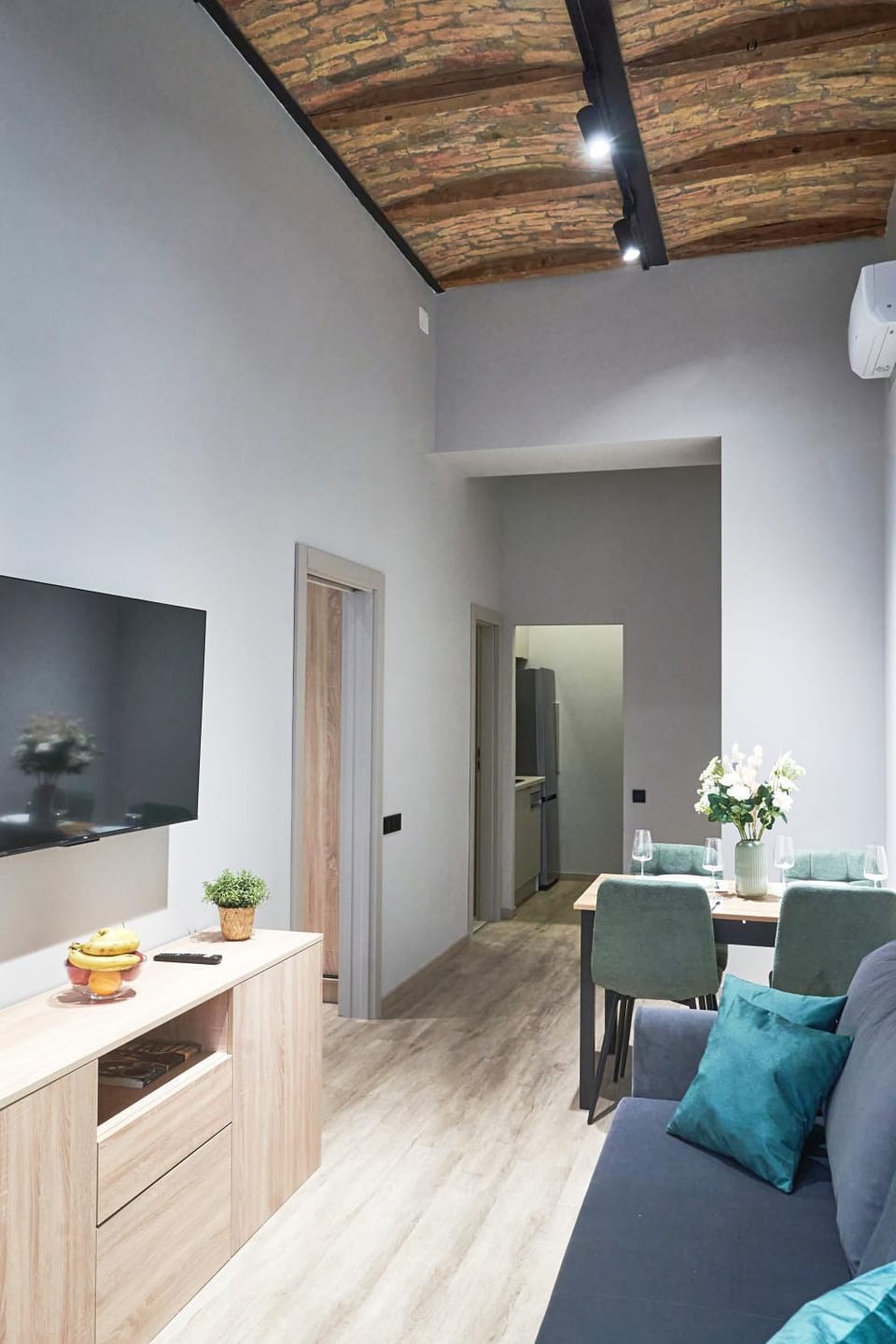 Communal lounge/ TV room, TV and multimedia, Living room, Seating area, Dining area