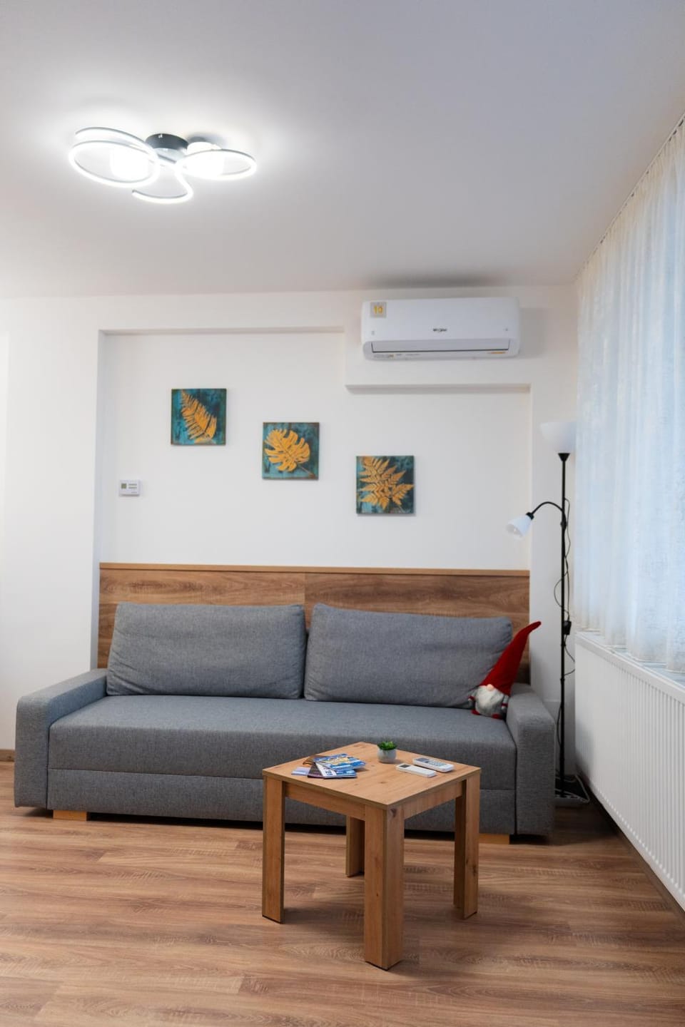 Living room, Seating area, air conditioner