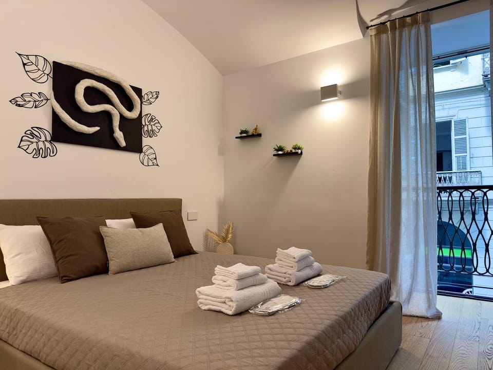 Bed, Photo of the whole room, Bedroom, towels, air conditioner