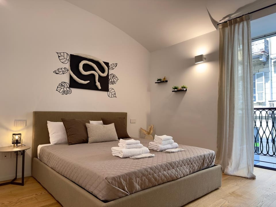 Bed, Photo of the whole room, Bedroom, towels, air conditioner