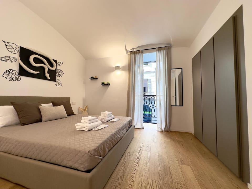 Bed, Photo of the whole room, Bedroom, towels, wardrobe, air conditioner