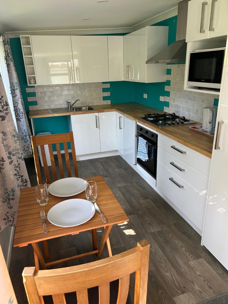 Kitchen or kitchenette, Dining area, oven, pet friendly, stove