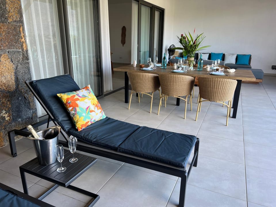 Patio, Dining area, sunbed