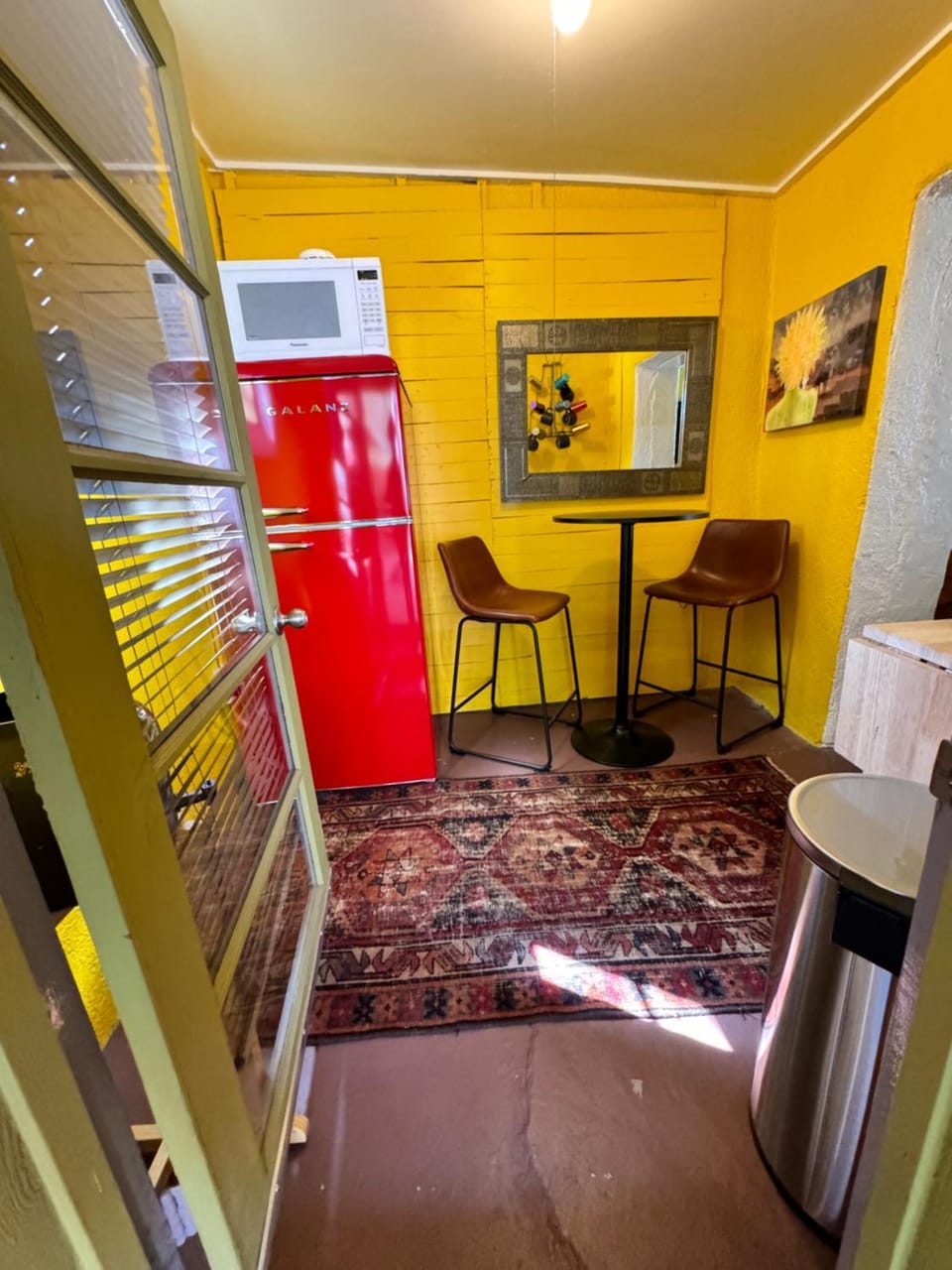 Kitchen or kitchenette, Dining area, pet friendly
