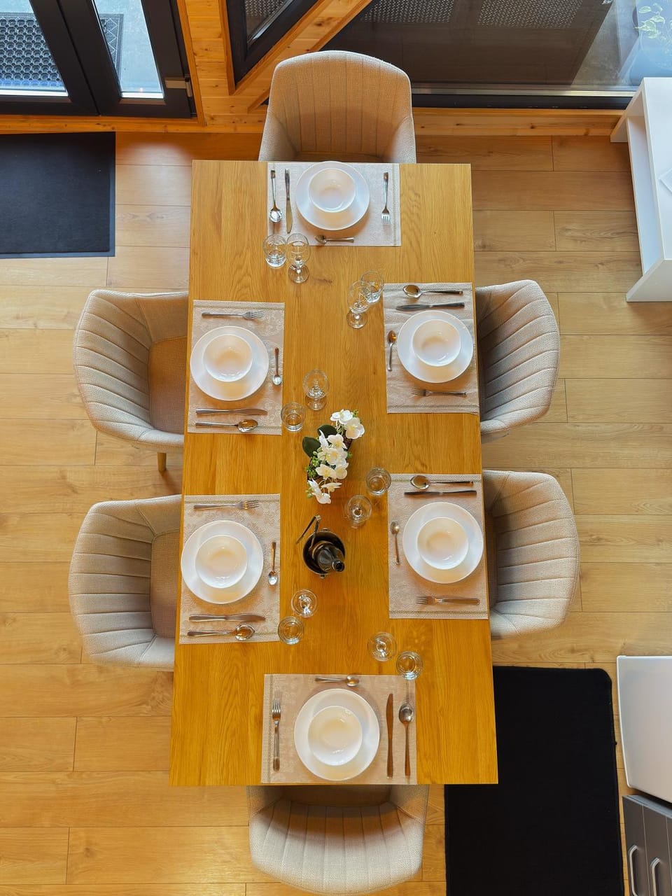 Food and drinks, Dining area, Food