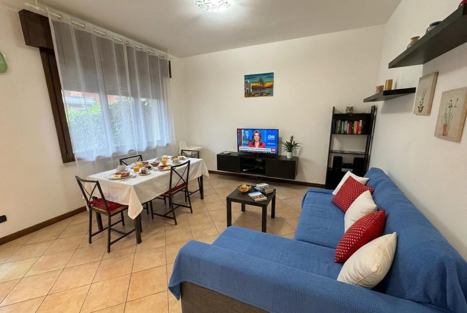 TV and multimedia, Living room, Dining area