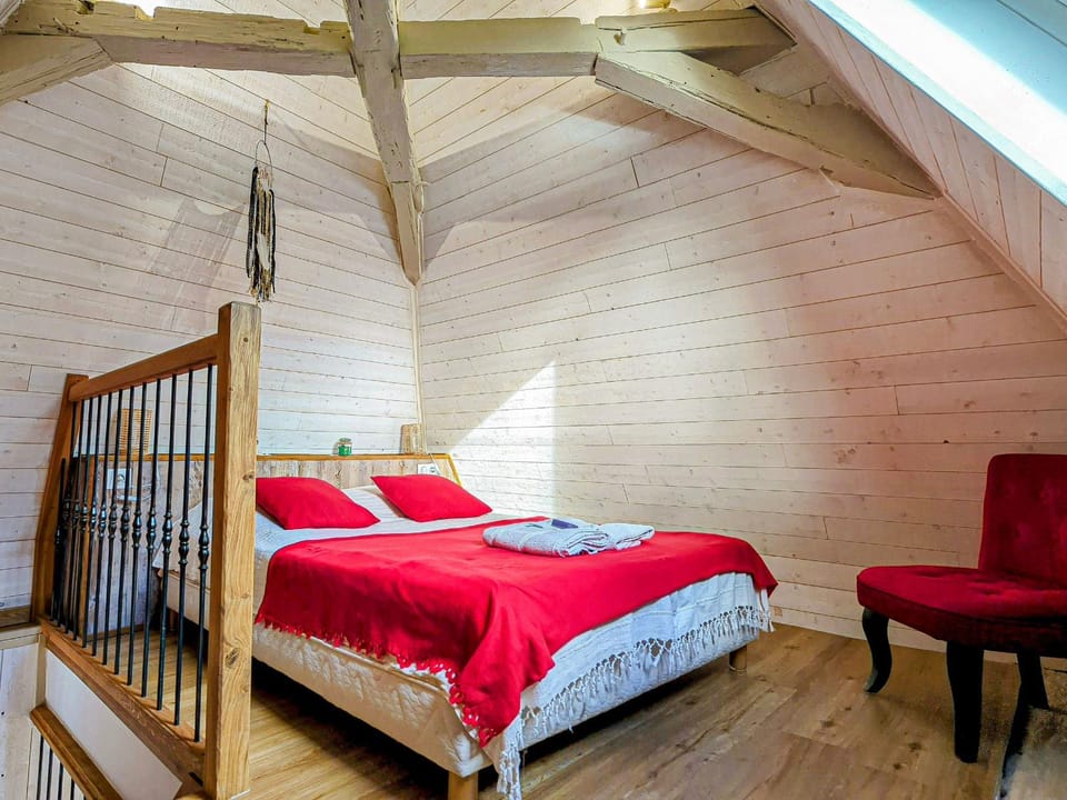 Gîte rénové au bord de la Sarthe, calme et parking privé - FR-1-410-460 House in Pays de la Loire