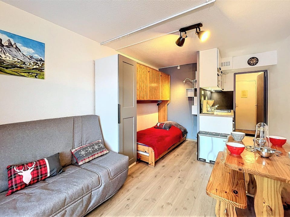 Studio lumineux 4 pers, skis aux pieds, balcon, WIFI - FR-1-267-304 Apartment in Villarembert