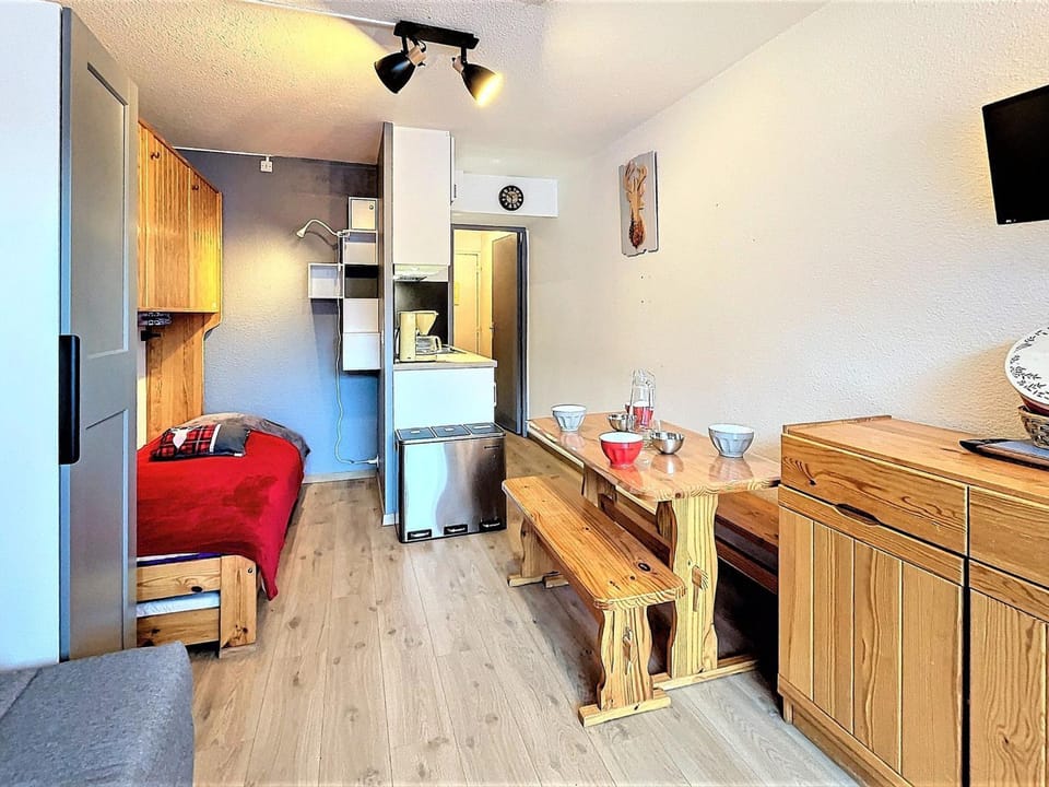 Studio lumineux 4 pers, skis aux pieds, balcon, WIFI - FR-1-267-304 Apartment in Villarembert