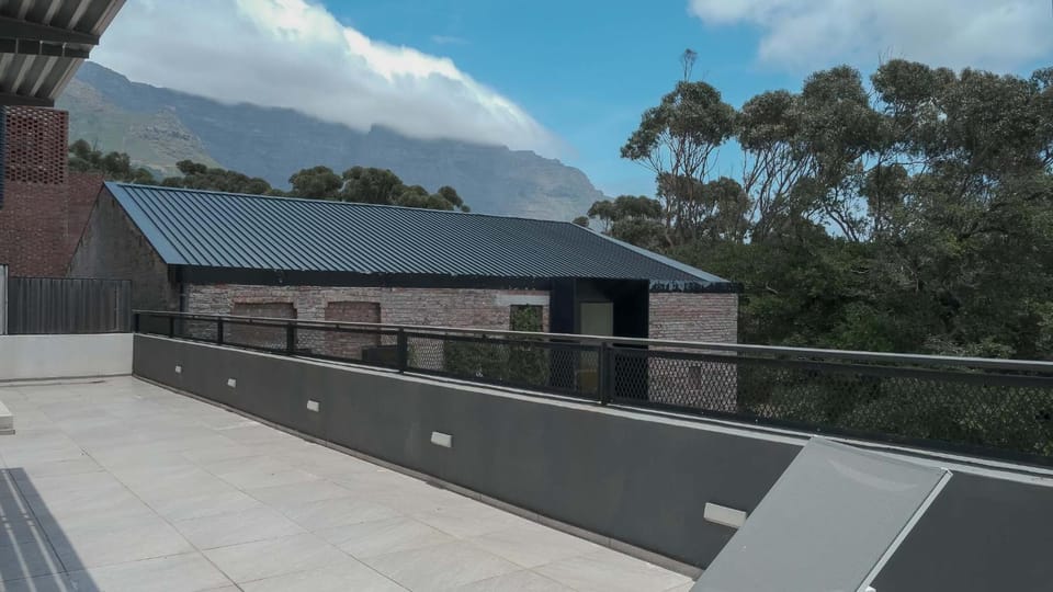 Woodstock Wonder - Mountain Views Apartment in Cape Town