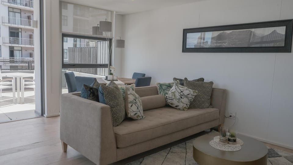 Woodstock Wonder - Mountain Views Apartment in Cape Town