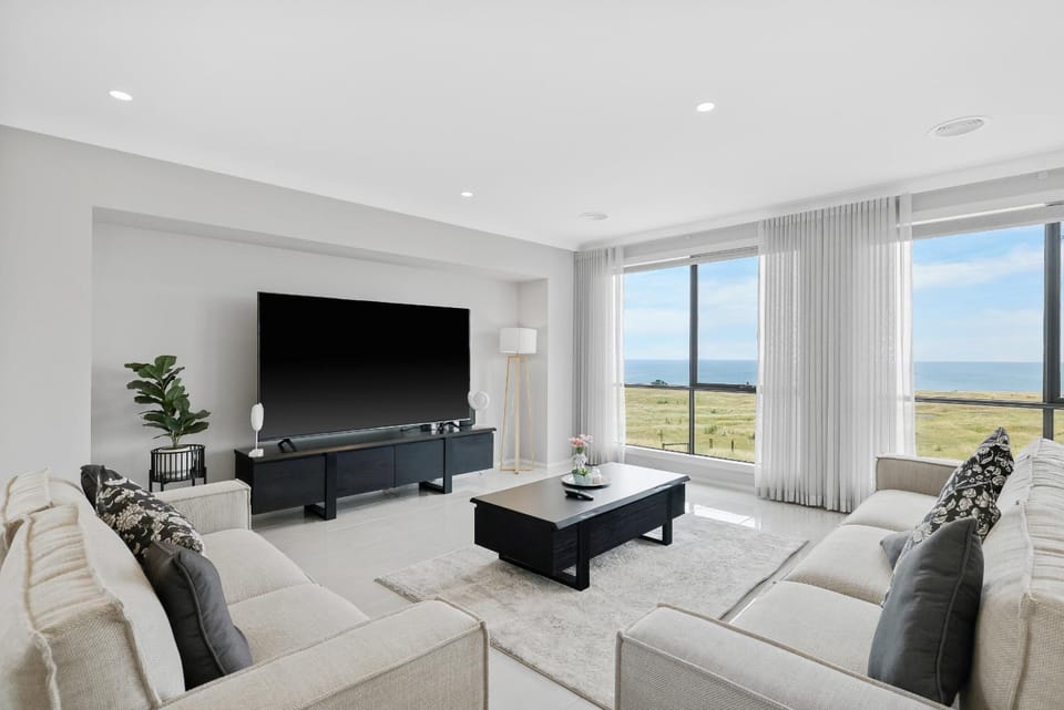 Natural landscape, TV and multimedia, Living room, Seating area, Sea view