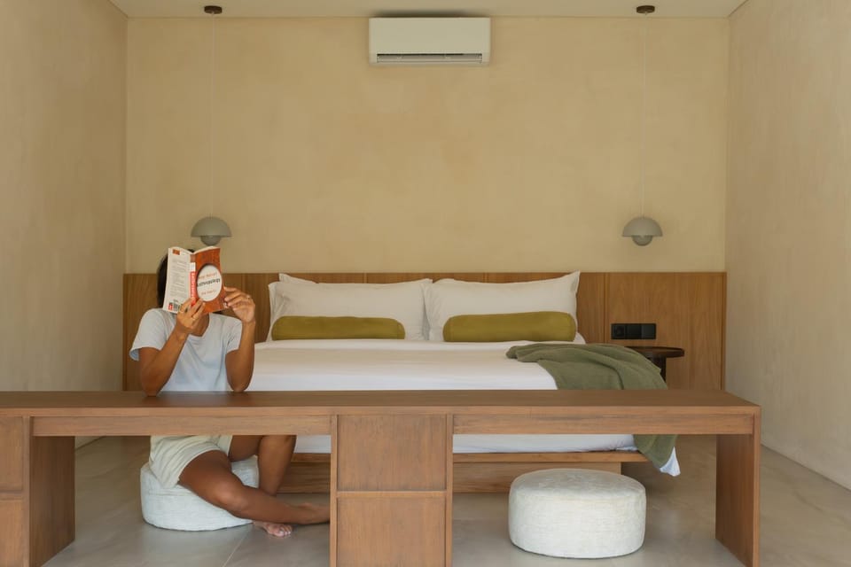 Bed, Photo of the whole room, Bedroom, air conditioner