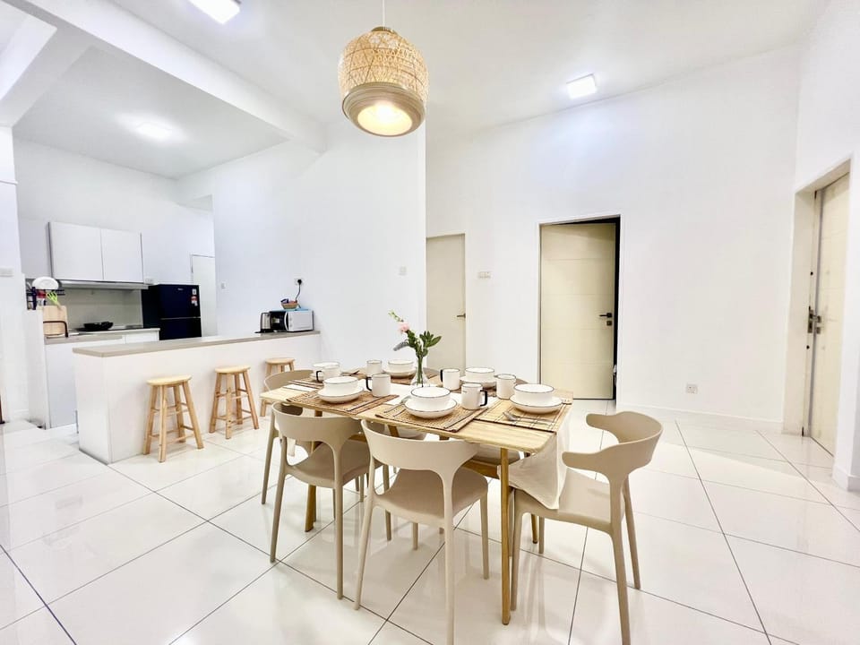 SF 1-12Pax Puchong Sky Pod 3Room IOI Mall 8 Bed LRT Apartment in Subang Jaya