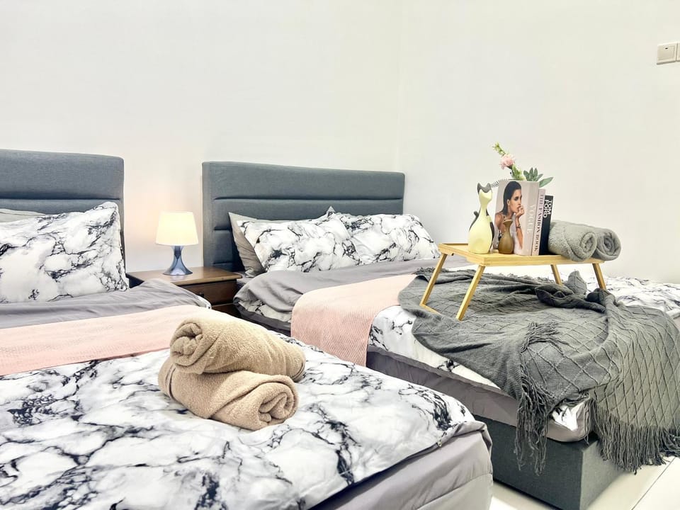 SF 1-12Pax Puchong Sky Pod 3Room IOI Mall 8 Bed LRT Apartment in Subang Jaya