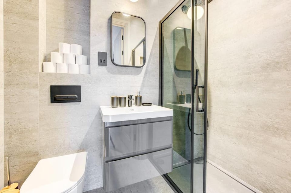Central 3bed 2 bath 7ppl - 1min Russel Square Tube Apartment in London Borough of Islington