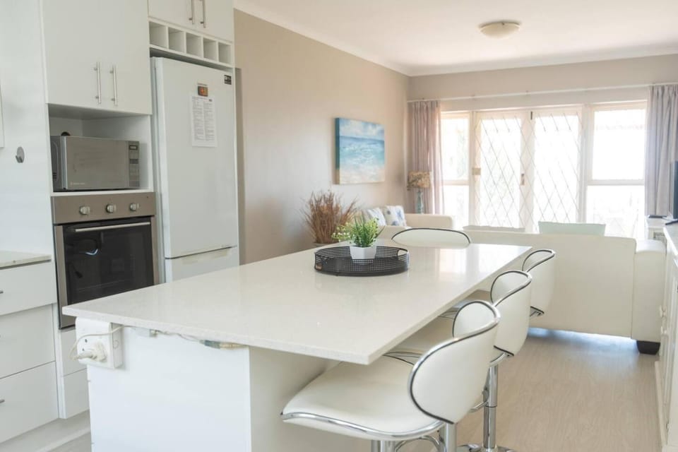 Dolphin Nook Getaway Apartment in Port Elizabeth