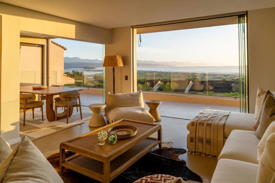 Natural landscape, View (from property/room), Balcony/Terrace, Living room, Seating area, Dining area, Mountain view, Sea view