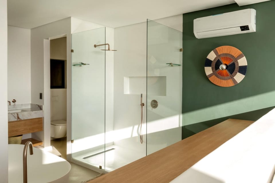 Shower, Bathroom, Bath, air conditioner