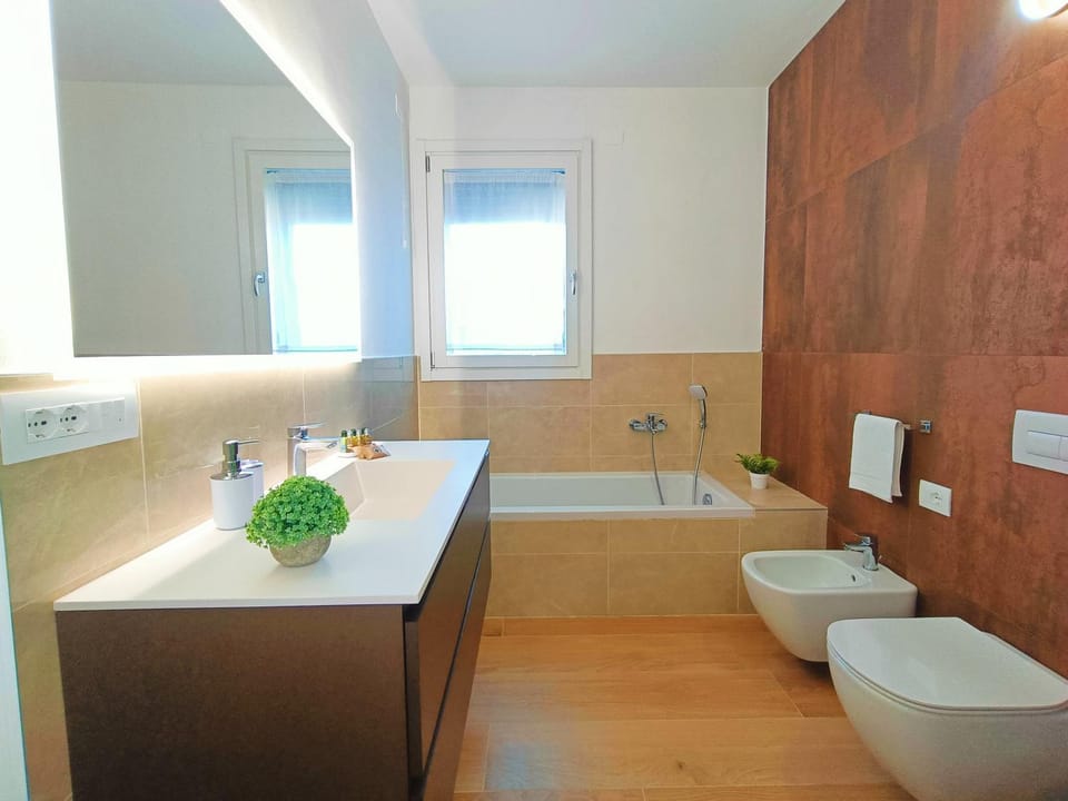 Toilet, Bathroom, Bath, towels