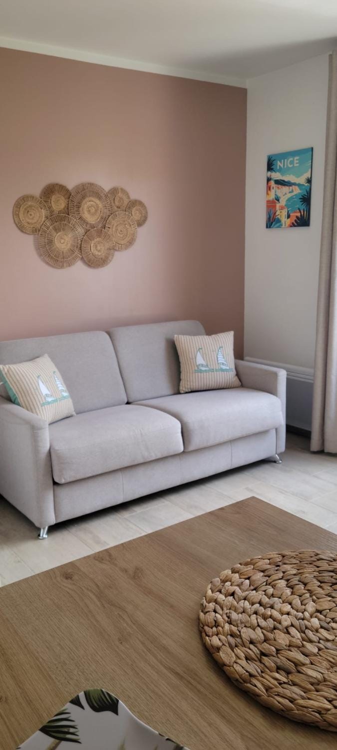 Bed, Living room