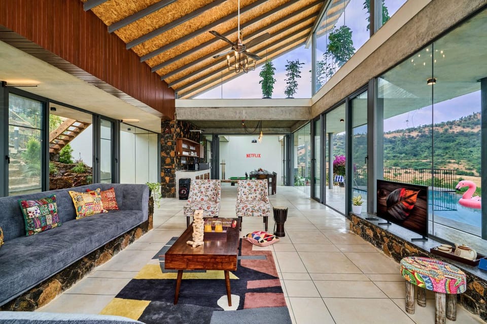 TV and multimedia, Living room, Seating area, Evening entertainment, Mountain view, air conditioner