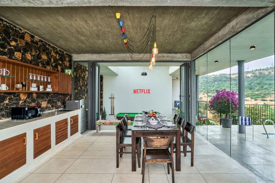 Dining area, Evening entertainment