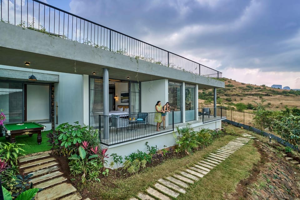 Property building, Garden, View (from property/room), Garden view, Mountain view