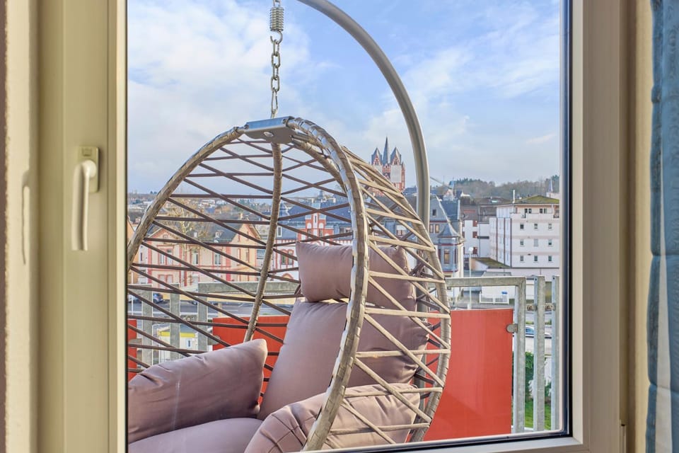 Nearby landmark, View (from property/room), Balcony/Terrace, Landmark view