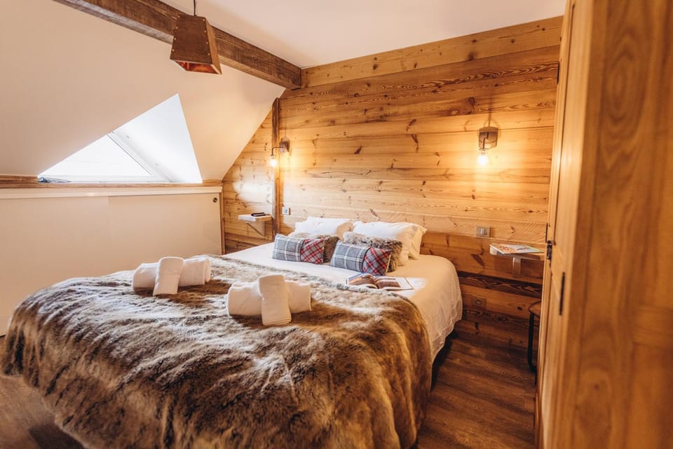 Bed, Bedroom, Mountain view