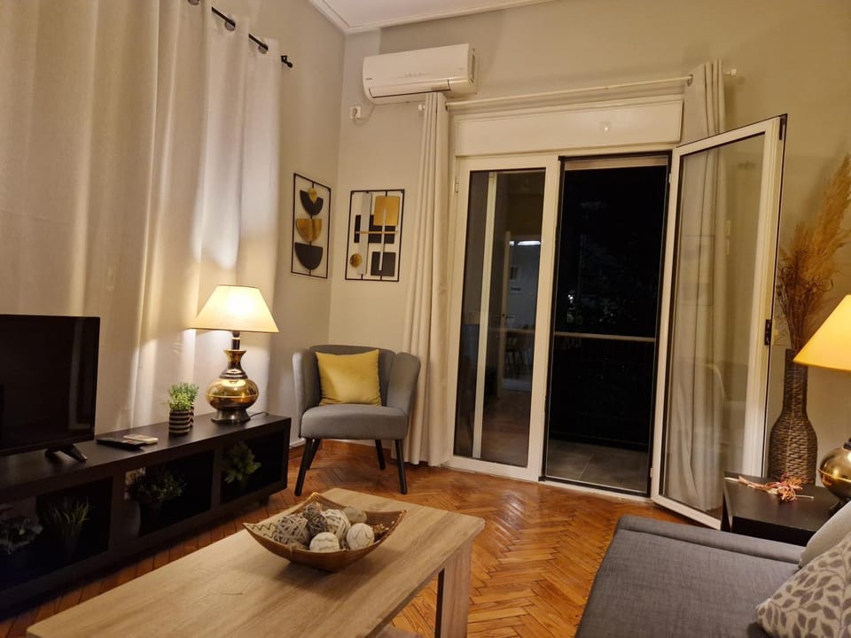 SYGGROU - ONASSIO and REA Hospitals - 1bdr APT - sleep 2-4p Apartment in Kallithea