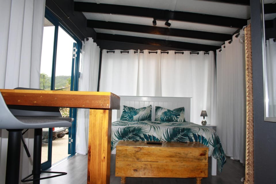 Bed, Seating area, Bedroom