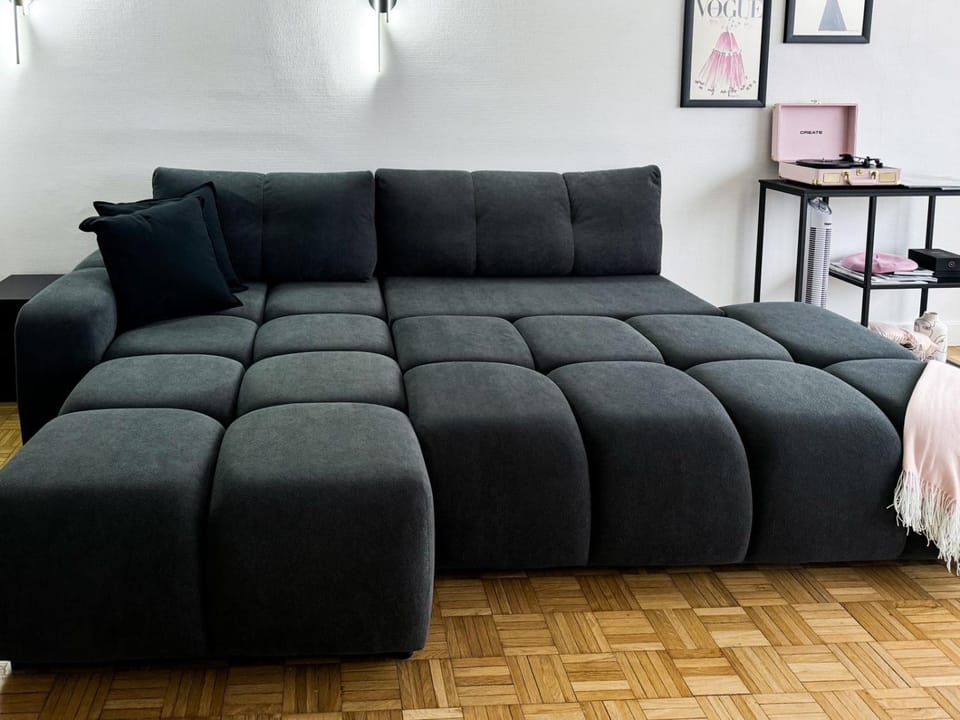 Bed, Living room