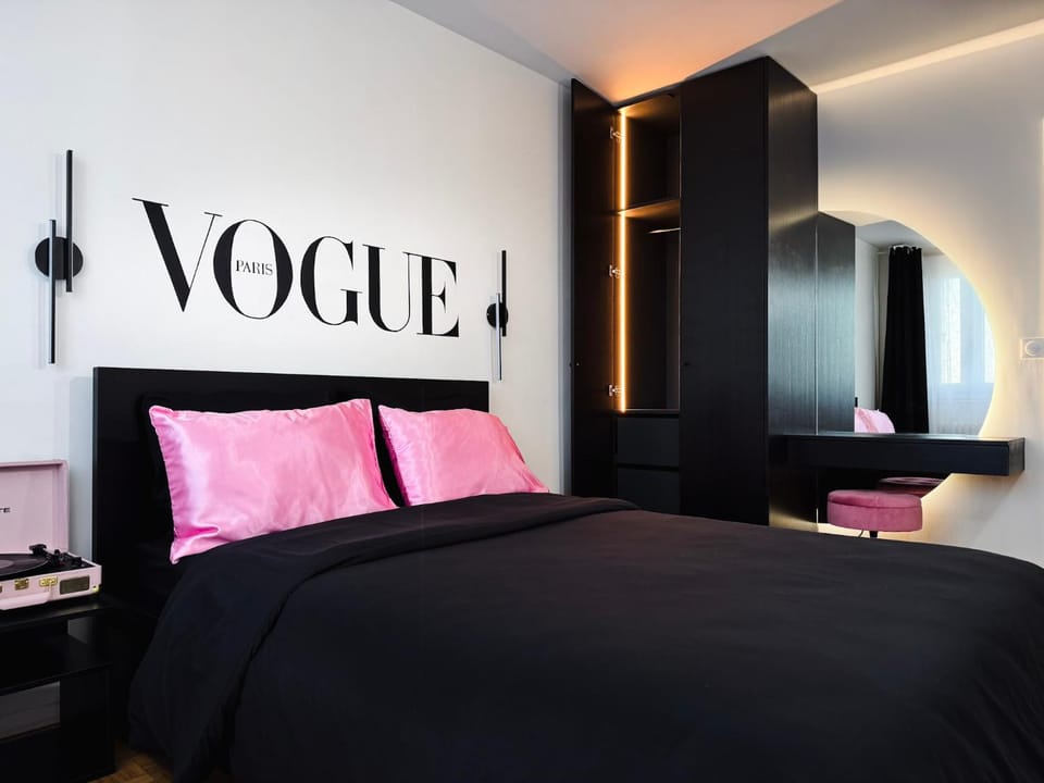 Bed, Bedroom, City view, City view, Landmark view, Landmark view, Street view, Street view, wardrobe