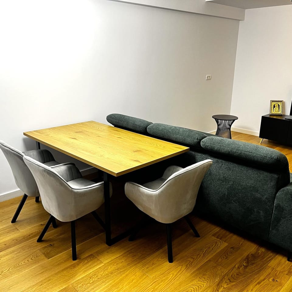 Living room, Seating area, Dining area, internet