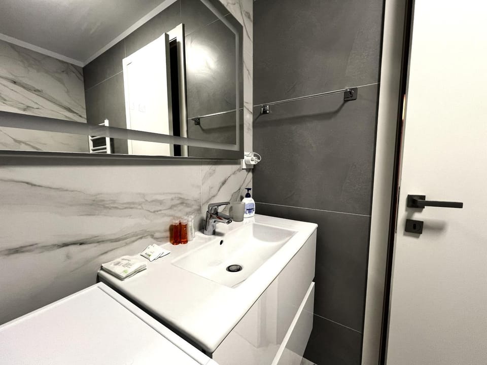 Toilet, Bathroom, Bath, towels