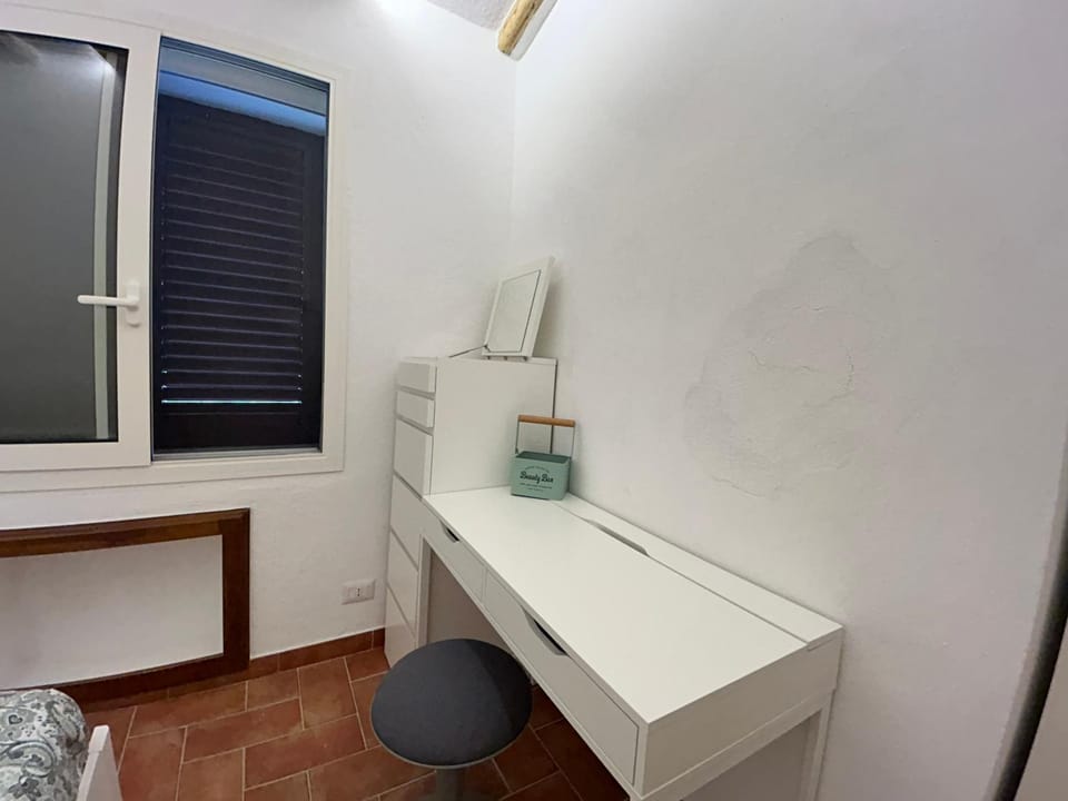 People, Seating area, Bedroom