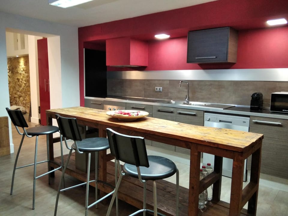 Kitchen or kitchenette, Dining area, oven