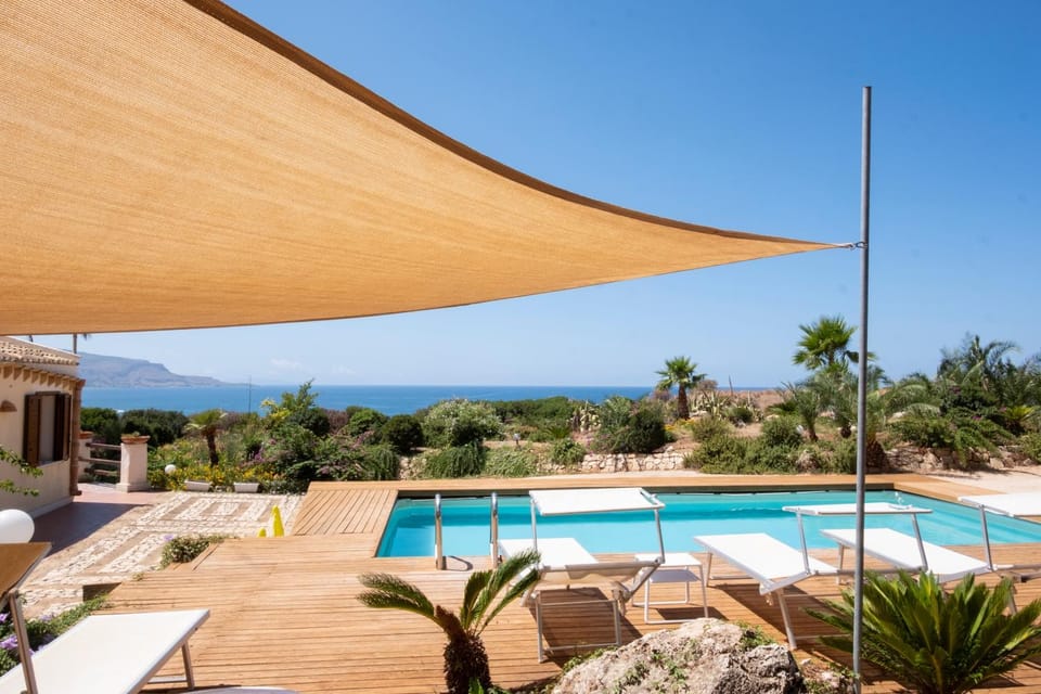 Pool view, Sea view, Swimming pool, sunbed