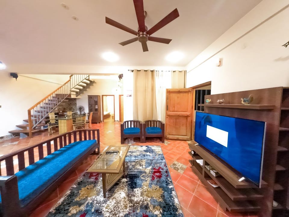 TV and multimedia, Living room, Seating area