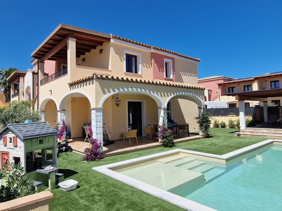 Property building, Swimming pool