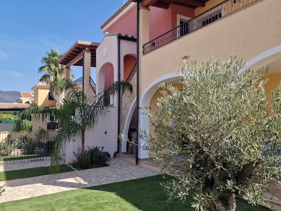 Property building, Garden, Garden view