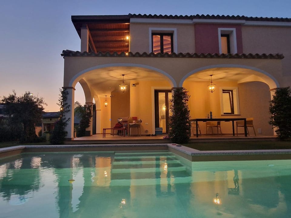 Property building, Night, Garden, Balcony/Terrace, Swimming pool