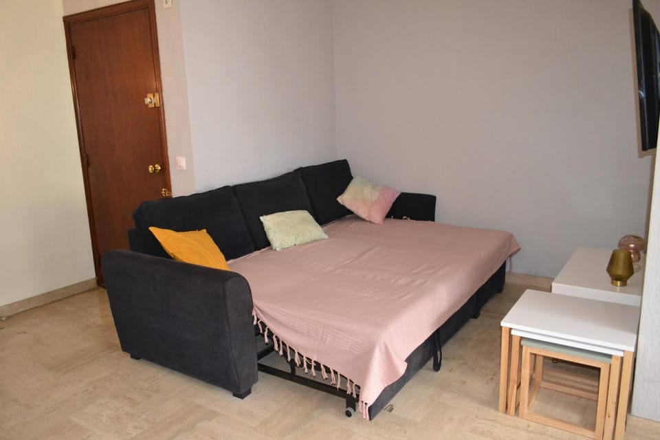 Bed, TV and multimedia, Living room, Seating area