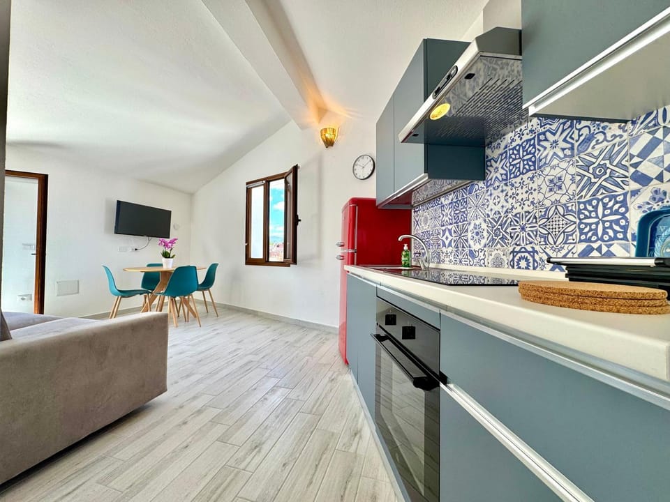TV and multimedia, Kitchen or kitchenette, oven, stove