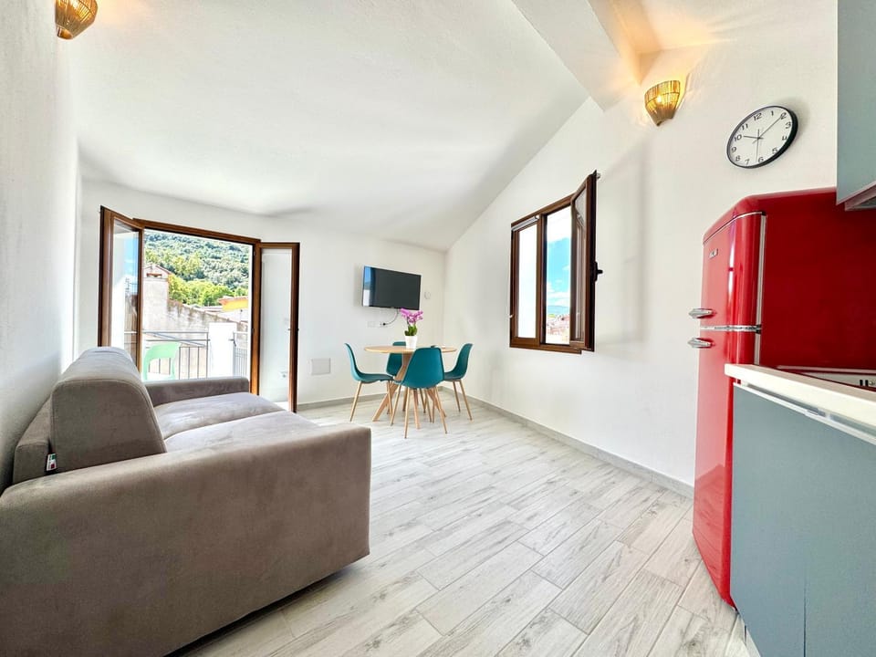 TV and multimedia, Kitchen or kitchenette, Living room, Dining area