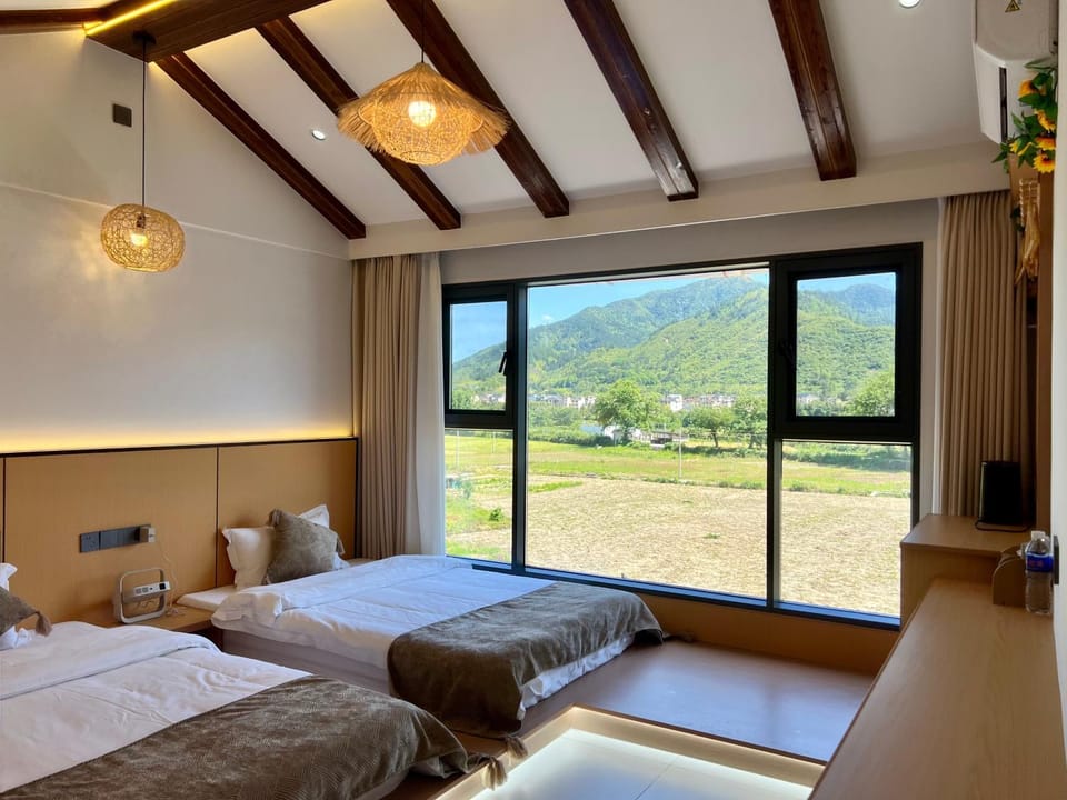 Bed, Natural landscape, Photo of the whole room, Bedroom, Mountain view