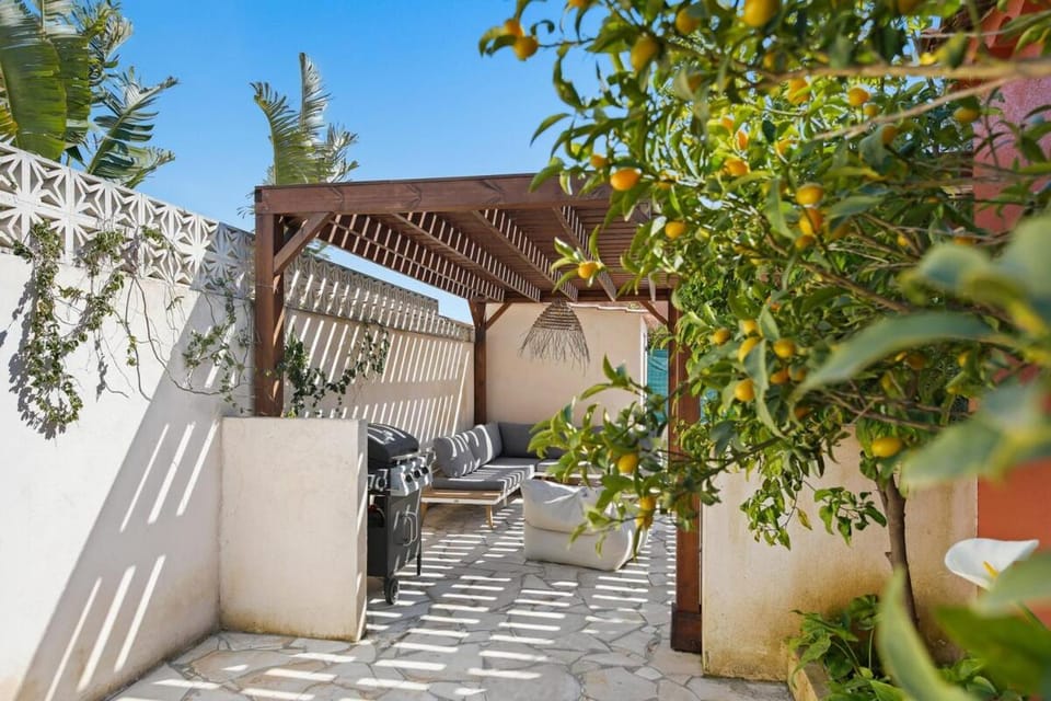 Villa Moderne avec Piscine Privée Bed and Breakfast in Hyères
